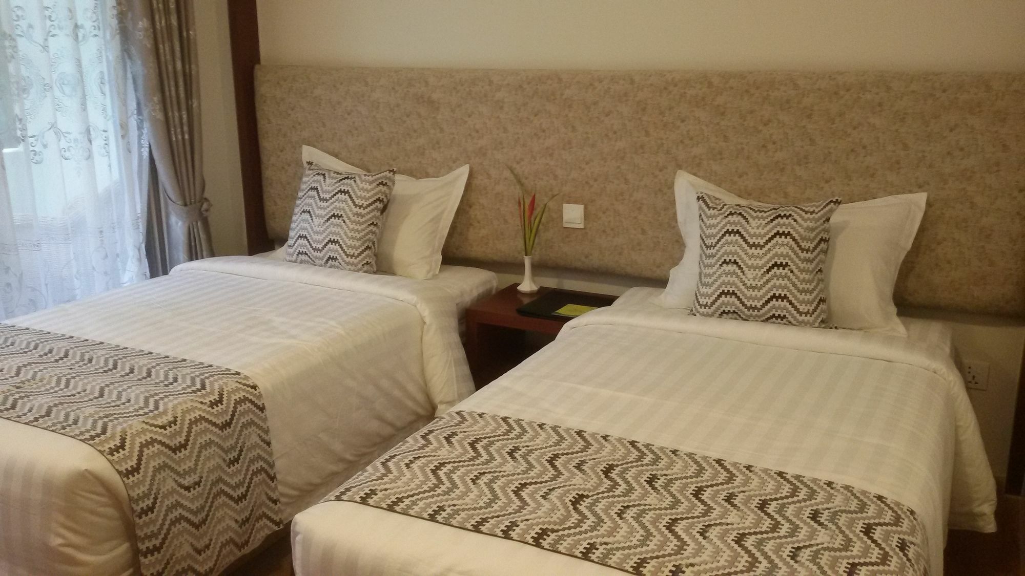 Palm Spring Resort Yangon Exterior foto